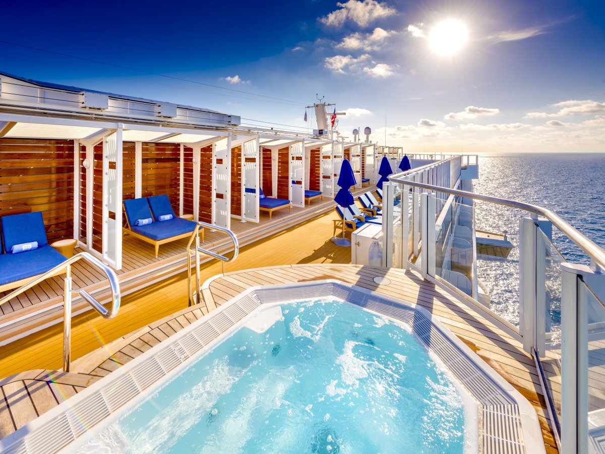 El Vibe Beach Club es un espacio privado para los pasajeros que busquen una experiencia más íntima y exclusiva. CRUCEROS ALASKA NORWEGIAN BLISS CRUCEROS CARIBE NORWEGIAN BLISS CRUCEROS RIVIERA MEXICANA NORWEGIAN BLISS CRUISES ALASKA CRUISES NCL NORWEGIAN BLISS CARIBBEAN NCL CRUISES NORWEGIAN BLISS #NorwegianBliss #CruiseNorwegian #Alaska #AlaskaCruises #CaribbeanCruises #AlaskaNCL #CaribbeanNCL #CrucerosEstadosUnidos #CrucerosSeatttle #SeattleCruises #NewShip #VibeBeachClub